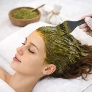 Coloration au henné des cheveux